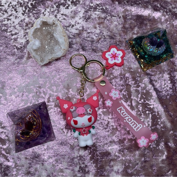 Y2K Sanrio character keychain accessory - Picture 2 of 6